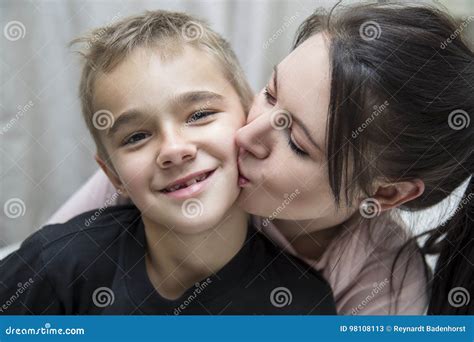 baiser par son beau fils|Mère Et Son Fils Baiser .